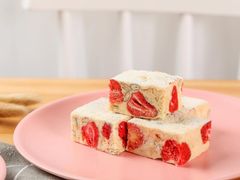 奶芙草莓-粒上皇(奥克斯广场店)