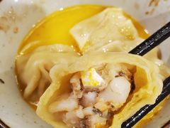 金汤黄鱼馄饨-蟹黄鱼·楼上面馆(外滩中央旗舰店)