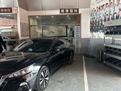 -畅通航行汽车钣金喷漆 无痕修复·局部喷漆
