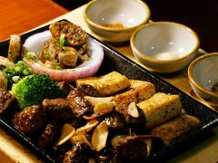 铁板黑椒雪花牛里脊配黄油煎时蔬-鳗鱼家·深夜食堂(军博店)