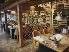 大堂-日进一片海.生腌海鲜火锅.宵夜烧烤(三里屯总店)