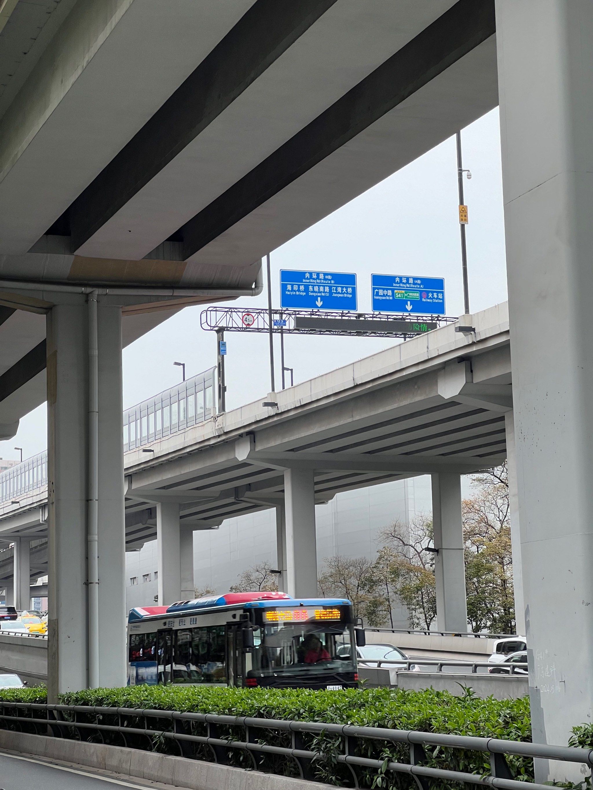 这里是杨箕村,一个广州改造成功的旧村,比猎德低调一点哈哈.
