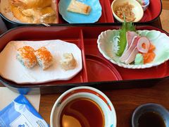 鹤便当-Tsuru鹤日本料理(静安香格里拉店)