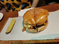 薯条汉堡-悠航SLOWBOAT(三里屯店)
