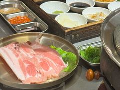 -围炉肉舍•炭烤活鳗•丹东海鲜烤肉(步行街店)