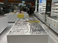 -J-Optical佳视明眼镜·蔡司视觉(青岛金茂览秀城店)