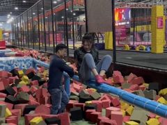 -嘿哟动霸CHUA·新潮玩运动娱乐中心·蹦床滑冰团建乐园
