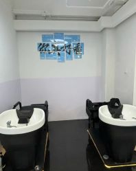 -V7 HAIR SALON