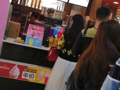 等位区-麦当劳(SM城市广场店)