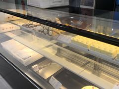 面包甜点陈列柜-上海哈尔滨食品厂(淮海中路店)