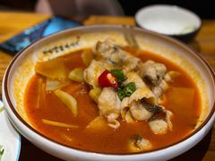 思茅酸汤鱼片-老滇山寨•云南特色菜•地方菜•民族风情歌舞表演(金碧店)