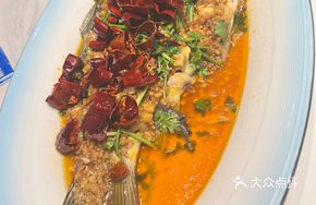Sauce-Poured Live Fish