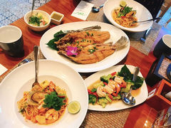 -Chom Cafe and Restaurant