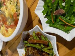 腊肉荷兰豆-黄记四更烤乳猪店