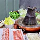 要说最解馋，还是得咱地道的铜锅涮肉