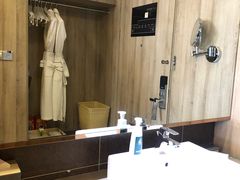 -西安大雁塔科技大学地铁站亚朵酒店