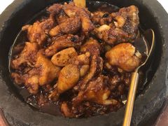 招牌石锅杭椒牛蛙-桂满陇·蟹黄小笼汤包(中山公园店)