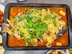 木屋秘制炭火烤鱼-浔味·山屿湖·正宗淳牌全鱼宴老字号