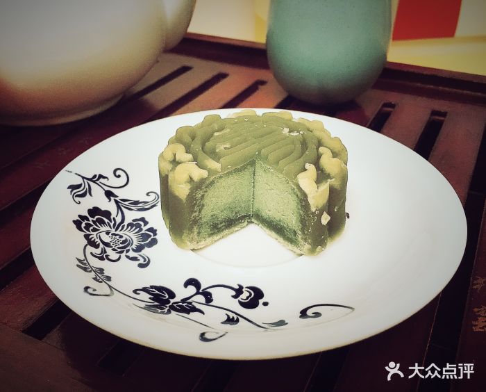 鸡鸣寺百味斋素菜馆抹茶乌梅月饼图片