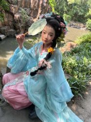 -一揽芳华汉服旗袍体验馆(拙政园店)