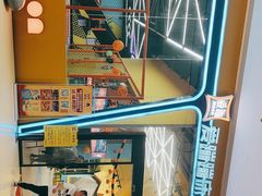 -爱蹦iBOON蹦床运动馆(江汉店)