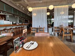 -ROAST coffee & eatery