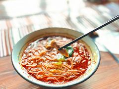 酸辣面-源一咖啡馆(麒麟巷步行街店)