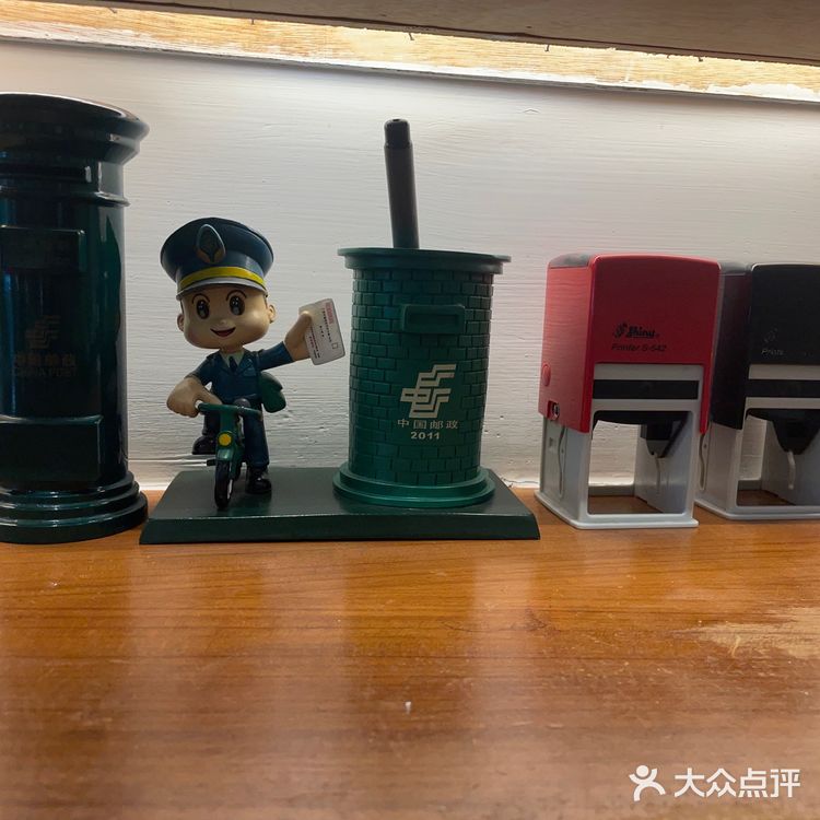 中国邮政开的咖啡店可盖各种纪念章甜点点了抹茶和北海道冰淇淋