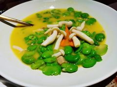 浓汤咸肉菌菇烩豆瓣-梅花境(万科店)