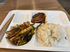 -同济大学本部学苑饮食广场