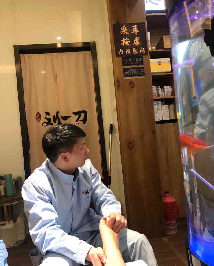 刘一刀修脚采耳(玉林总店)-"每天都路过这家店从来都没有修过脚我今.