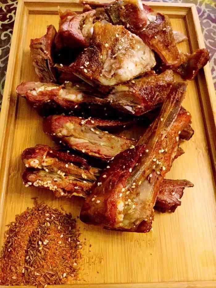 科尔沁烧烤小吃-"据说是很多年的老店 初次体验 羊肉串肉质.