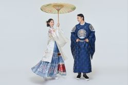 -喜爱高定婚纱摄影