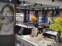 -宏宇眼镜蔡司依视路折扣店(兆佳眼镜城店)