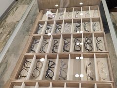 -三目眼镜·蔡司视觉合作店(青浦宝龙店)
