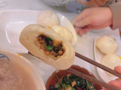 李与白酱肉包-李与白包子铺(桐梓林店)