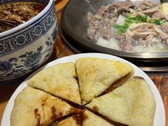 -大众跷脚牛肉馆·非遗传承单位(峨眉山店)