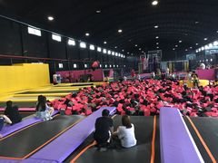 -嘿哟动霸CHUA·新潮玩运动娱乐中心·蹦床滑冰团建乐园