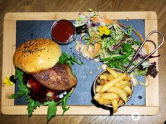 鹅肝樱桃酱手工牛肉汉堡-IFIF 如果花園(宽厚里店)