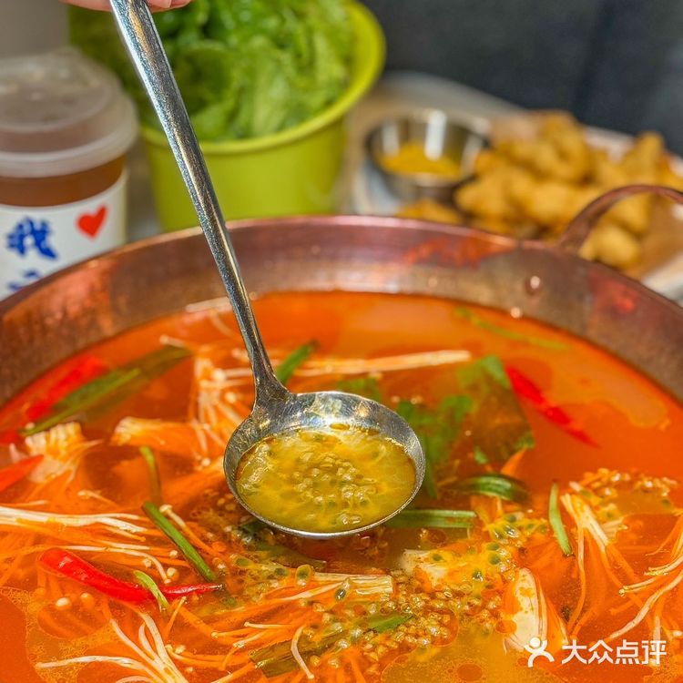 在大融城新开了一家云南酸菜火锅店，味道是真的好