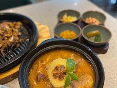 酸木瓜炖牛腩-半山腰·云南菜(侨福芳草地店)