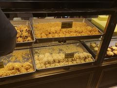 面包甜点陈列柜-鲍师傅糕点(江苏路店)