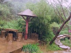 -雪山彩虹谷景区