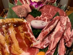 黑牛六拼-明洞阿姨·韩式酱蟹烤肉·创意料理(三元桥店)