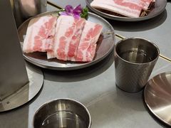-围炉肉舍•炭烤活鳗•丹东海鲜烤肉(步行街店)
