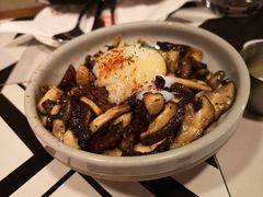 橄榄油炒杂菌配温泉蛋-CRAZYONES西班牙海鲜饭(日月光店)