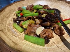 双椒鸡枞菌炒牛肉-品味杭州·粤式融合·海鲜小馆·钱江新城CBD