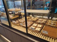 面包甜点陈列柜-顶东面包花园·生日蛋糕(世博店)