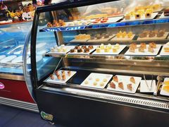 面包甜点陈列柜-乔哥铭洋海鲜自助(皇城恒隆广场店)