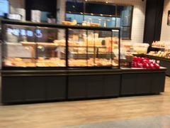 面包甜点陈列柜-皇冠幸福里动物奶油生日蛋糕(龙阳村地铁站店)